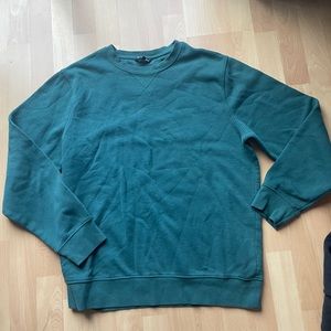 4/$10✨ forest green crewneck